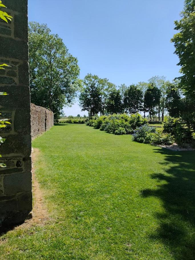 Domaine Du Manoir De Vains Hotel Bagian luar foto